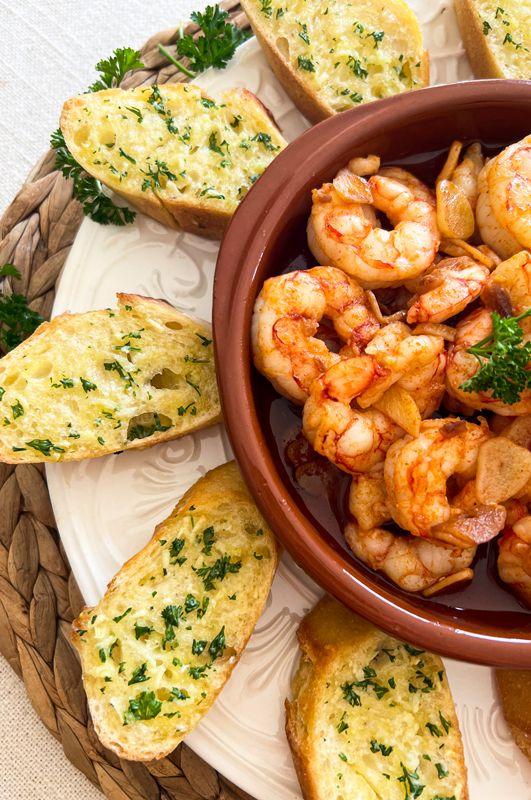 Day Menu Platter - shrimp and garlic bread