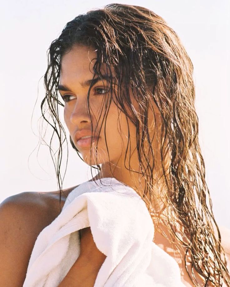 lady side facing with curly hair